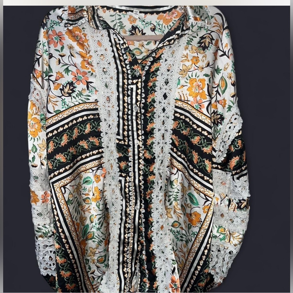 💣🤍🧡 POL (oversized) size M EMBELLISHED floral print blouse with lace and crochet